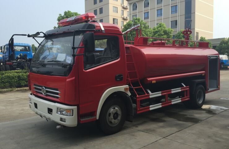 1.5-2吨单徘东风多利卡消防洒水车